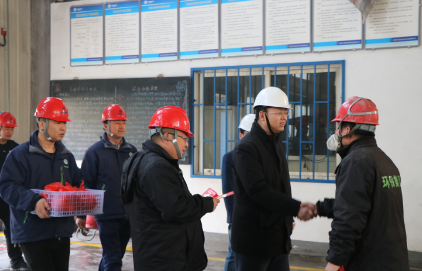 ¹ýÄê²»»Ø¼Ò ËûÃÇÊØ»¤×ÅÈýÇØµÄ¡°ÂÌË®Çàɽ¡± ¹ýÄê²»»Ø¼Ò ËûÃÇÊØ»¤×ÅÈýÇØµÄ¡°ÂÌË®Çàɽ¡±