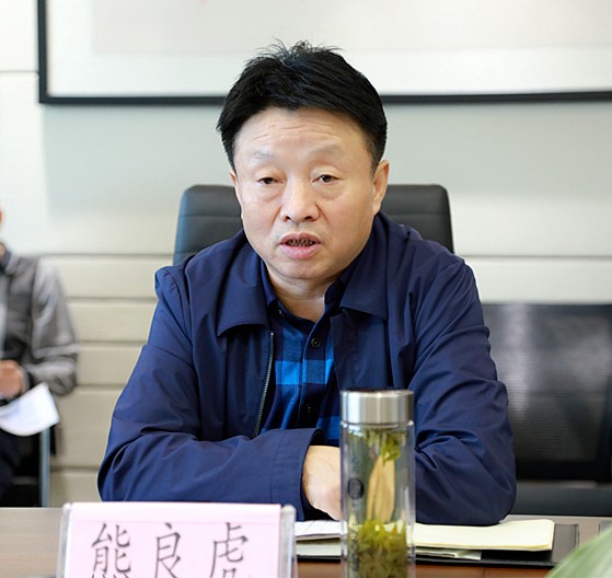 熊良虎在听取水环境公司专题汇报时强调：咬定指标、坚定信念，以决战决胜姿势完玉成年经营工作