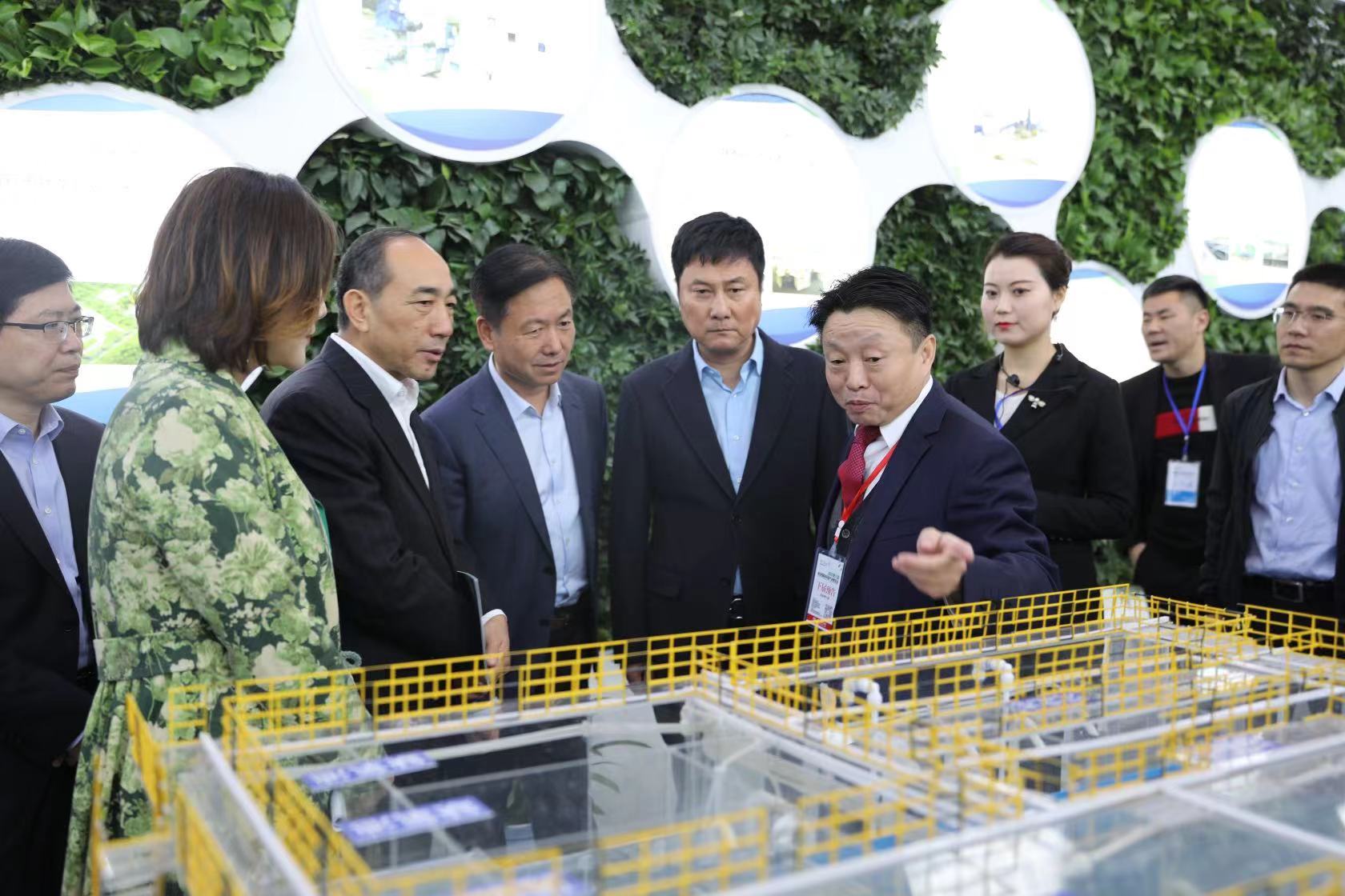 ����ʡ�˴�ί�ḱ���Ρ�ʡ�ܹ�����ϯ����Ϊһ�������ҹ�˾��ֱ���Թ�����