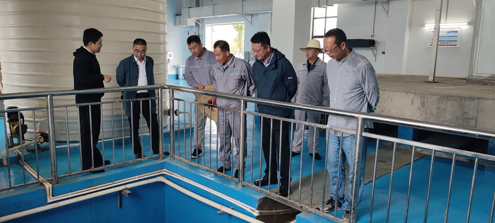 �����ԡ��Ĳ���ֱ�����������ֳ�һ�߶��������������ǰ�徲��������