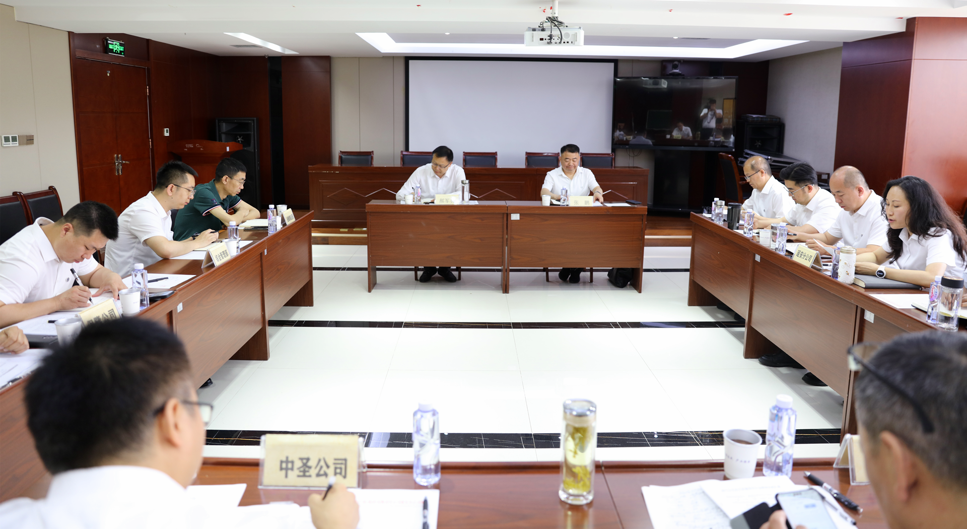 �¾������ж��������Ӱ�Ƭ����ҵ����������