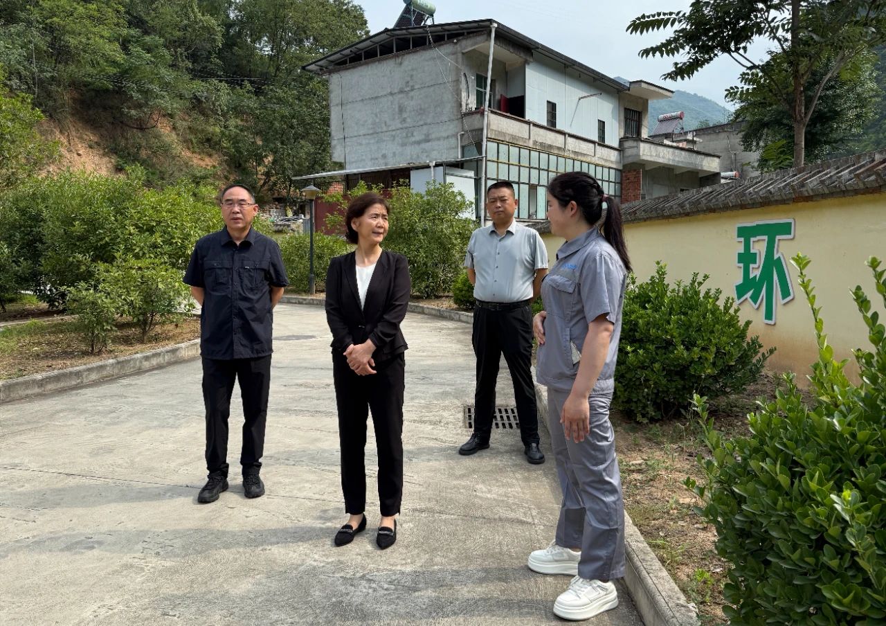 省总工会赴mg冰球突破集团水环境公司项目一线发展“夏送清冷”慰问活动